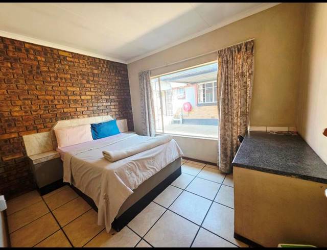 BUSINESS FOR SALE IN KEMPTON PARK CENTRAL